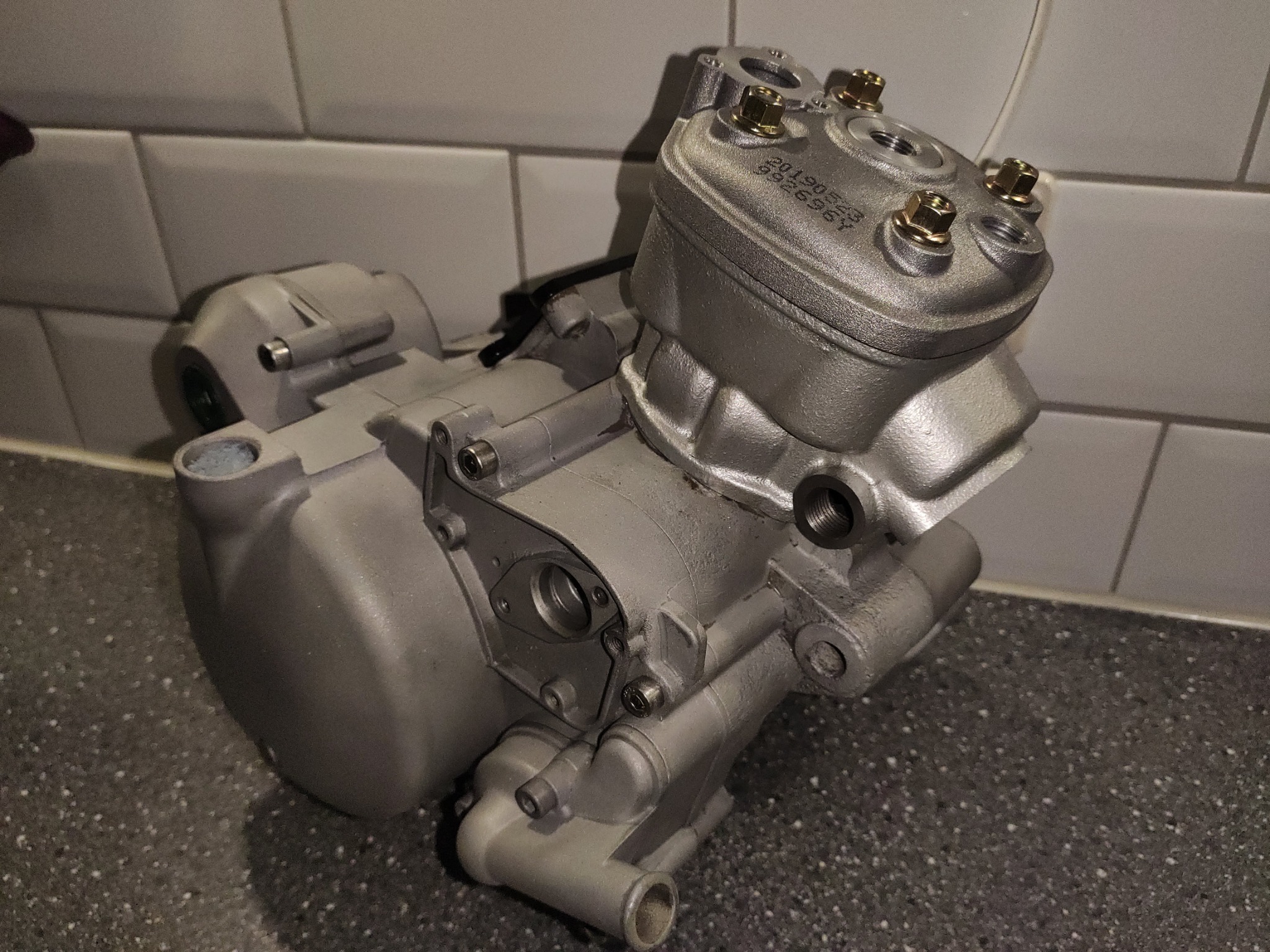 Derbi D50B0 motorblok met gemonteerde cilinder