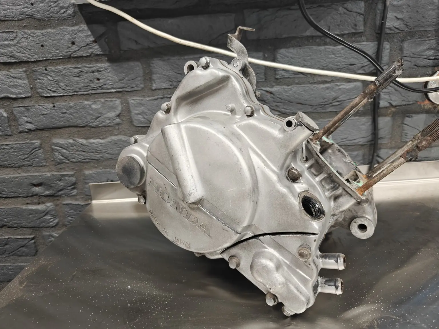 Gestraald Honda motorblok met schoon aluminium oppervlak